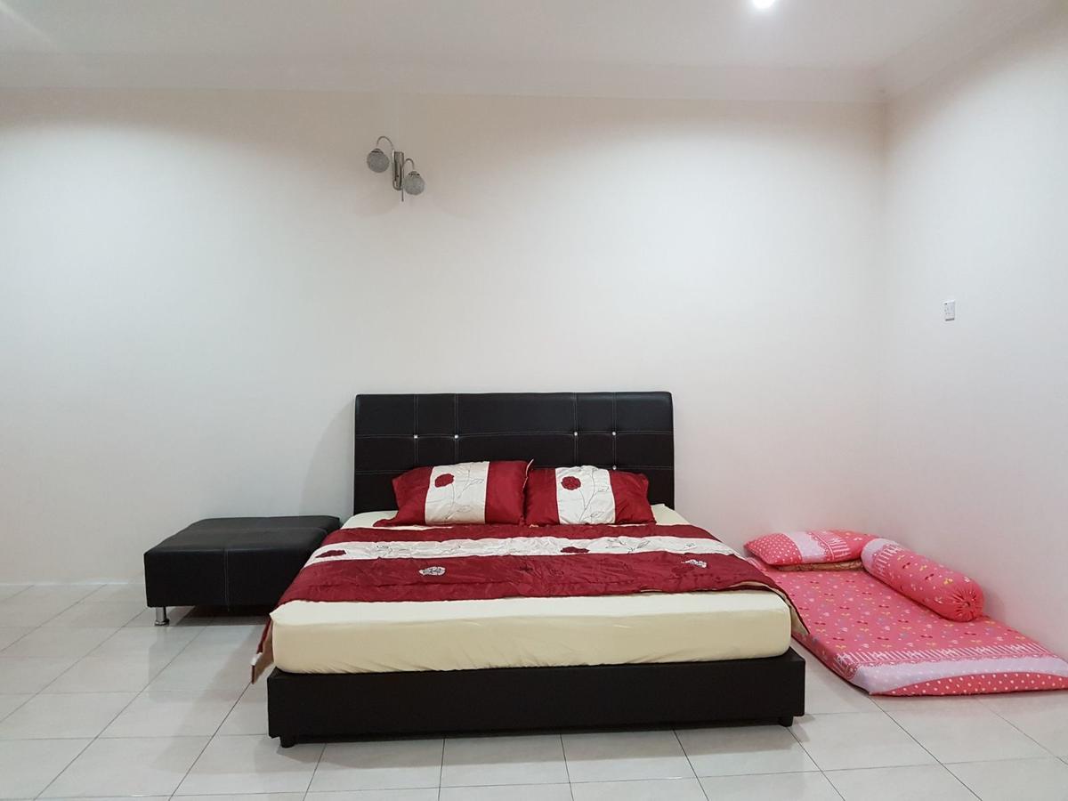Big Garden Homestay Pantai Remis Exterior foto